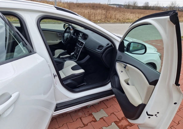 Volvo V40 cena 49000 przebieg: 147600, rok produkcji 2013 z Nowa Dęba małe 232